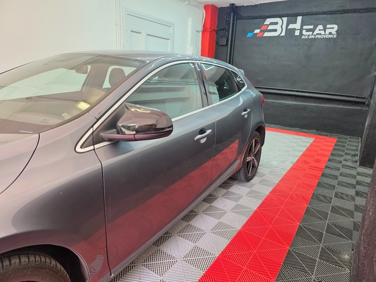 Volvo V40 - photo 23