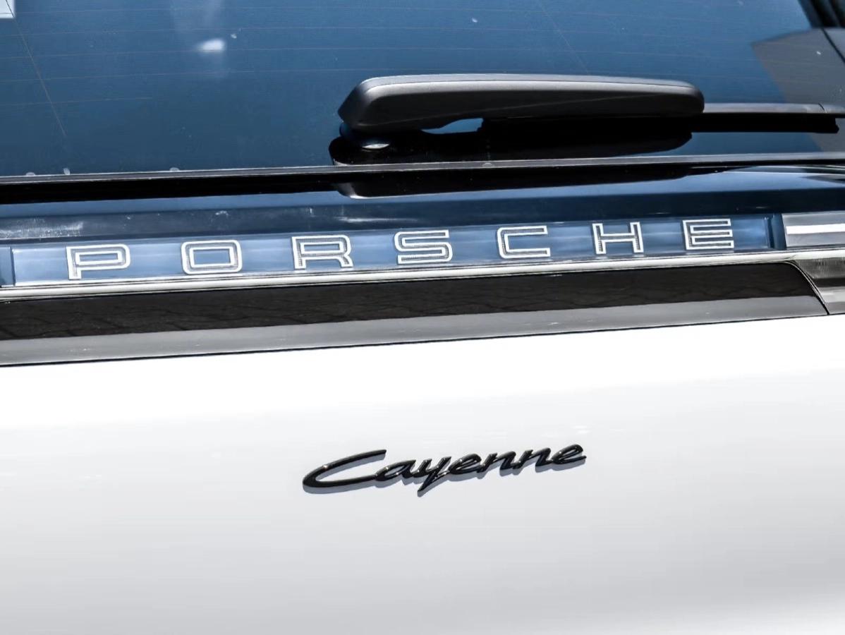 Porsche Cayenne Electrique 442ch 632km WLTP Toit Ouvrant/Attelage/Sport Sound/21“/Sièges 14/Volant Surfaces et Siège