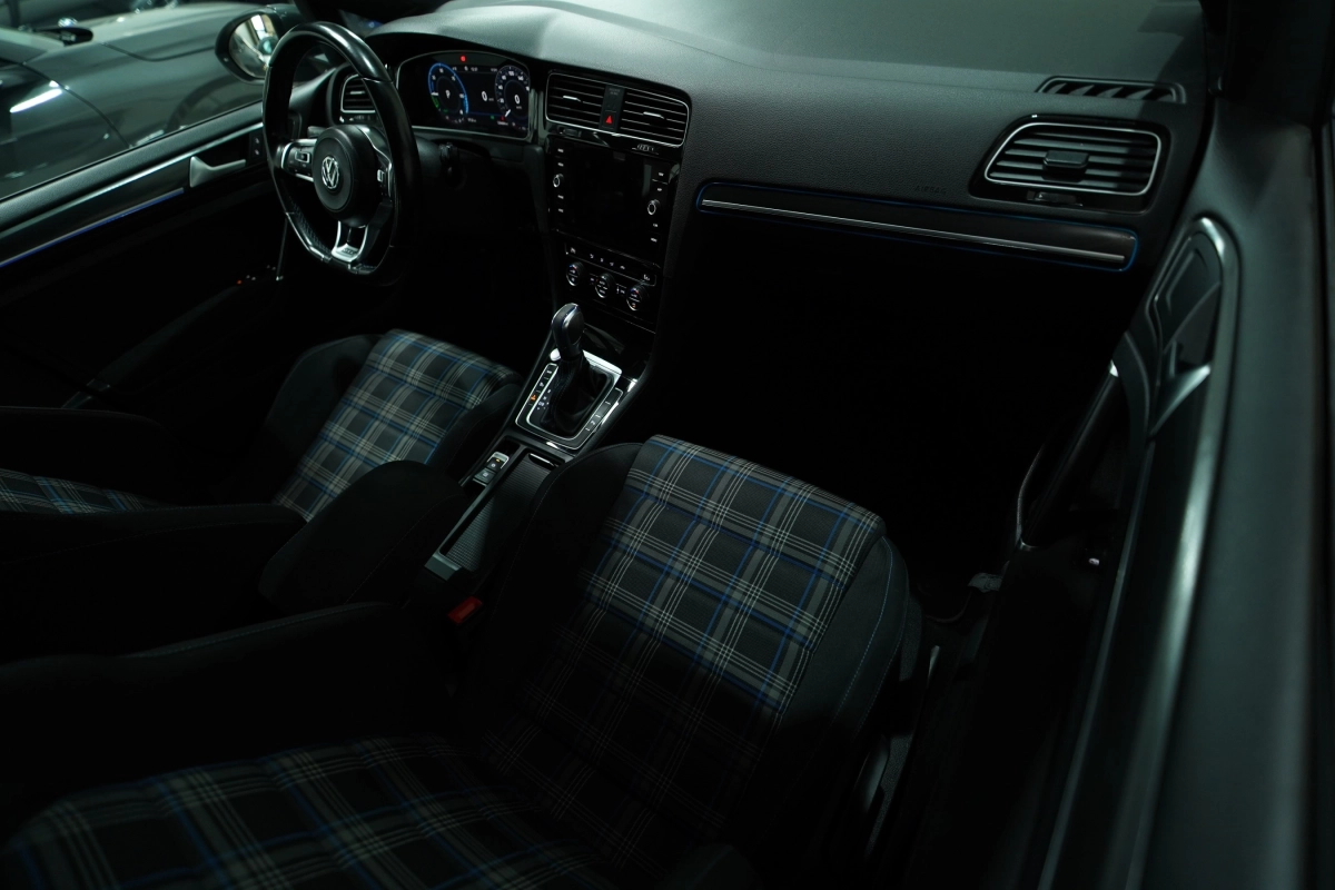 Volkswagen Golf - photo 14