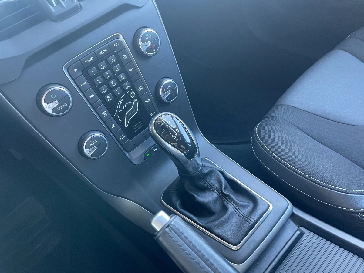Volvo V40 - photo 24
