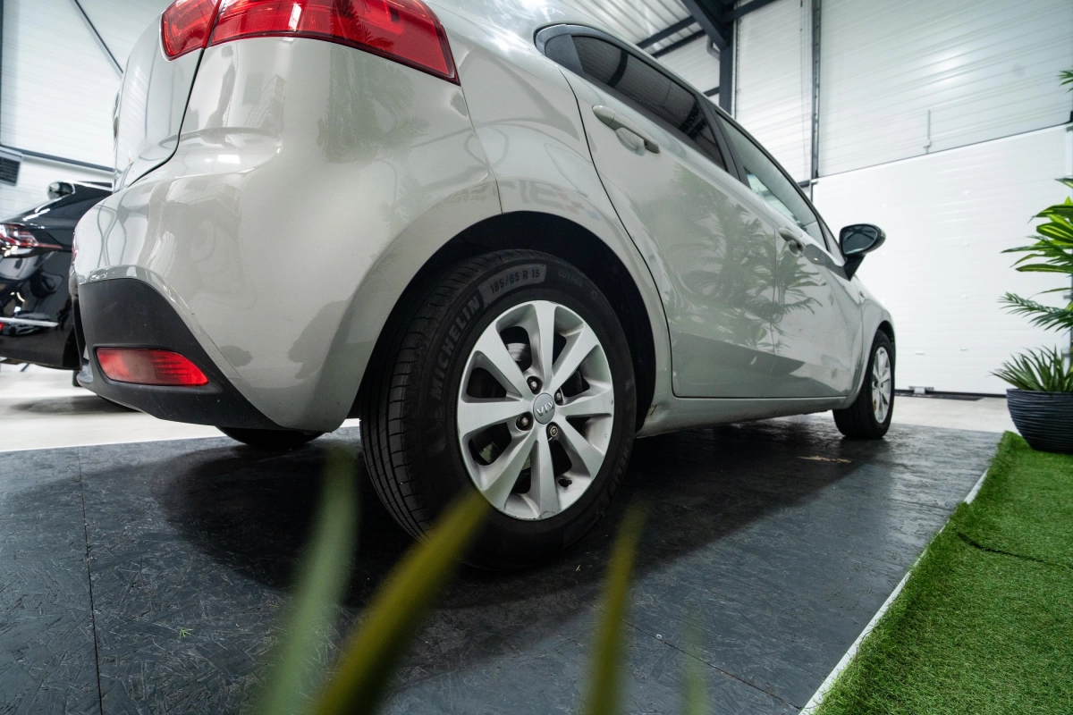 Kia Rio - photo 9