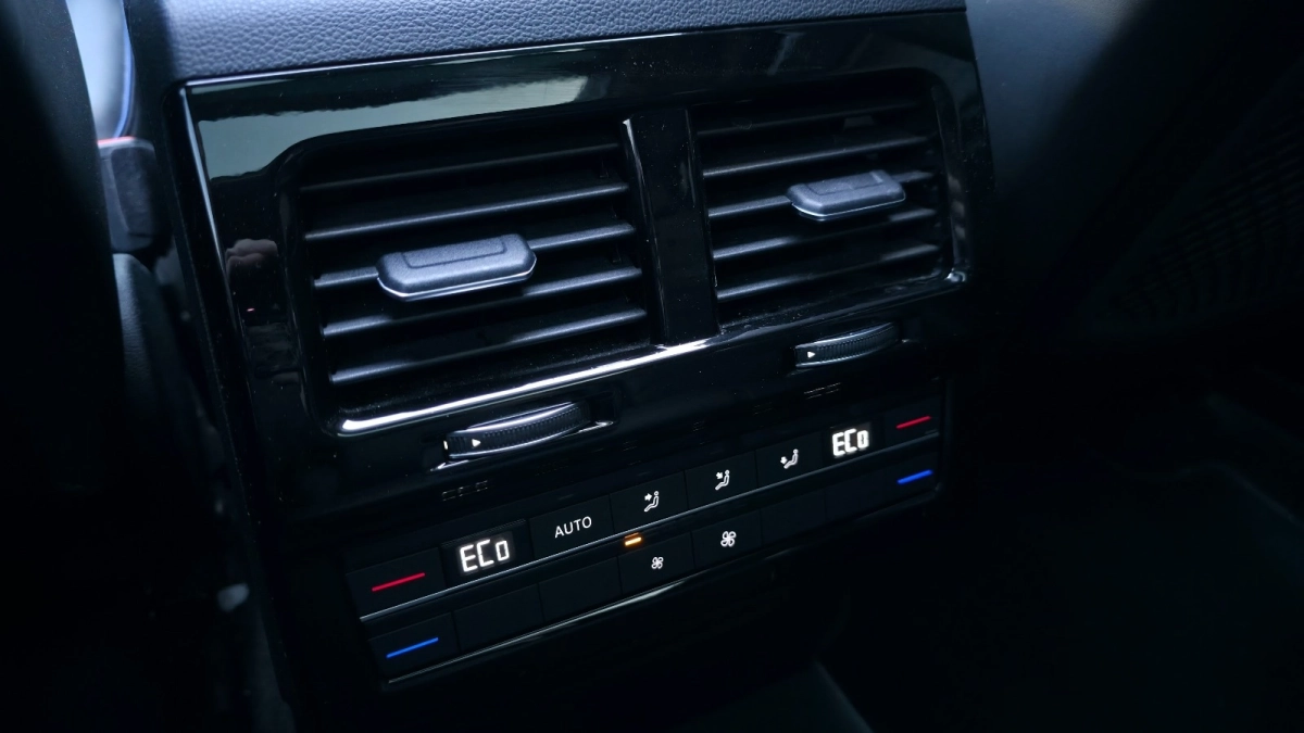 Volkswagen Touareg - photo 40
