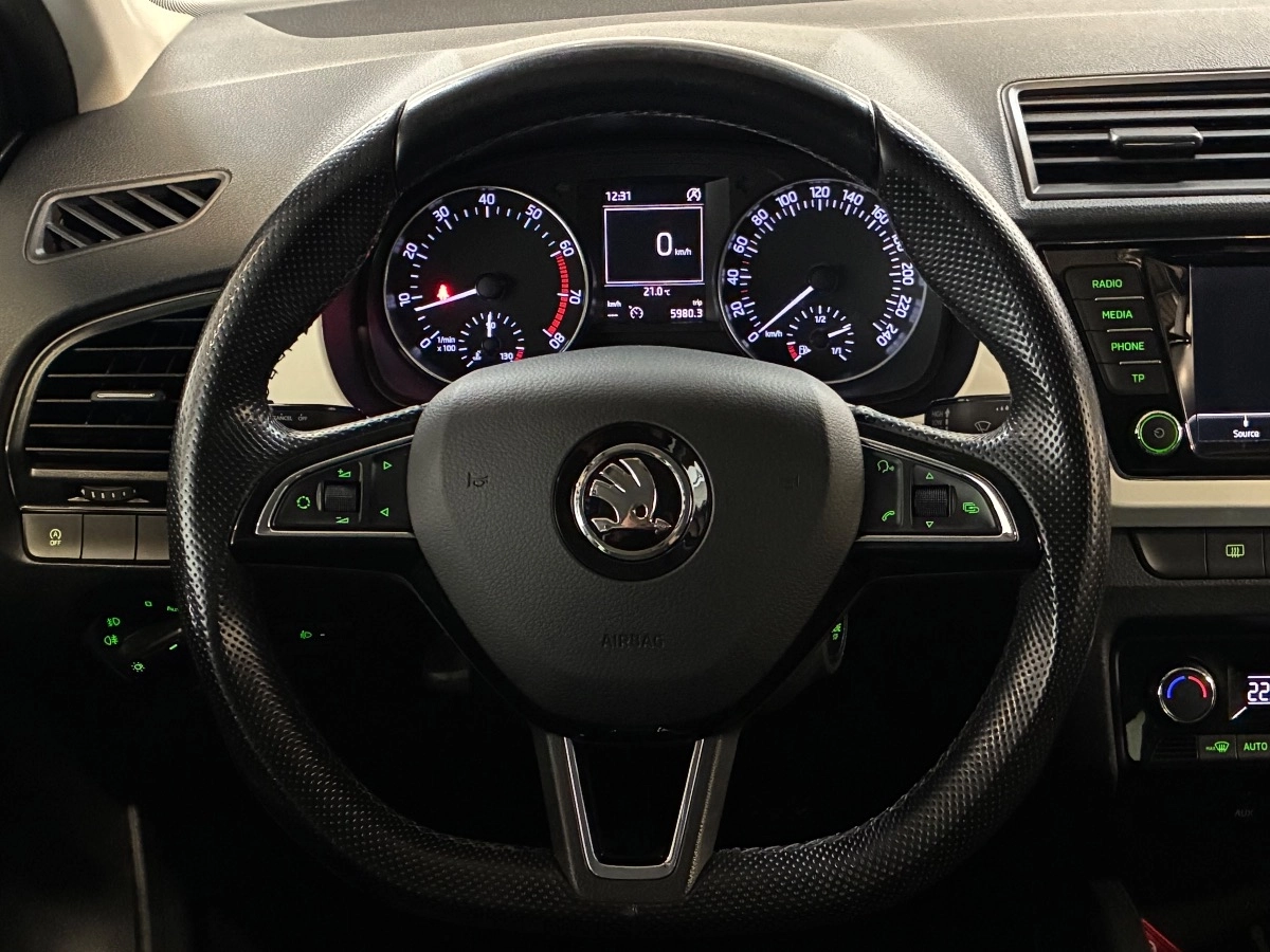 Skoda Fabia - photo 11