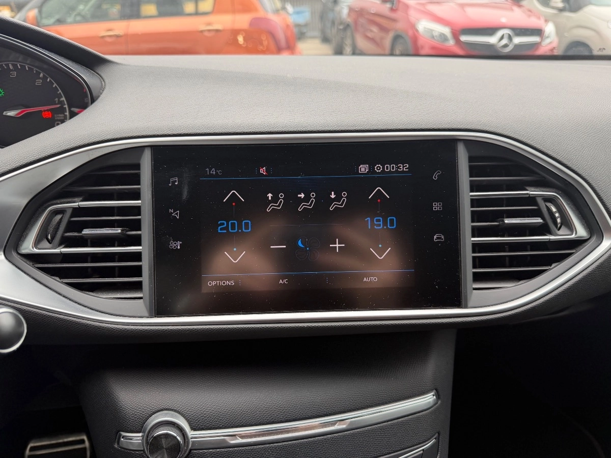 Peugeot 308 - photo 18