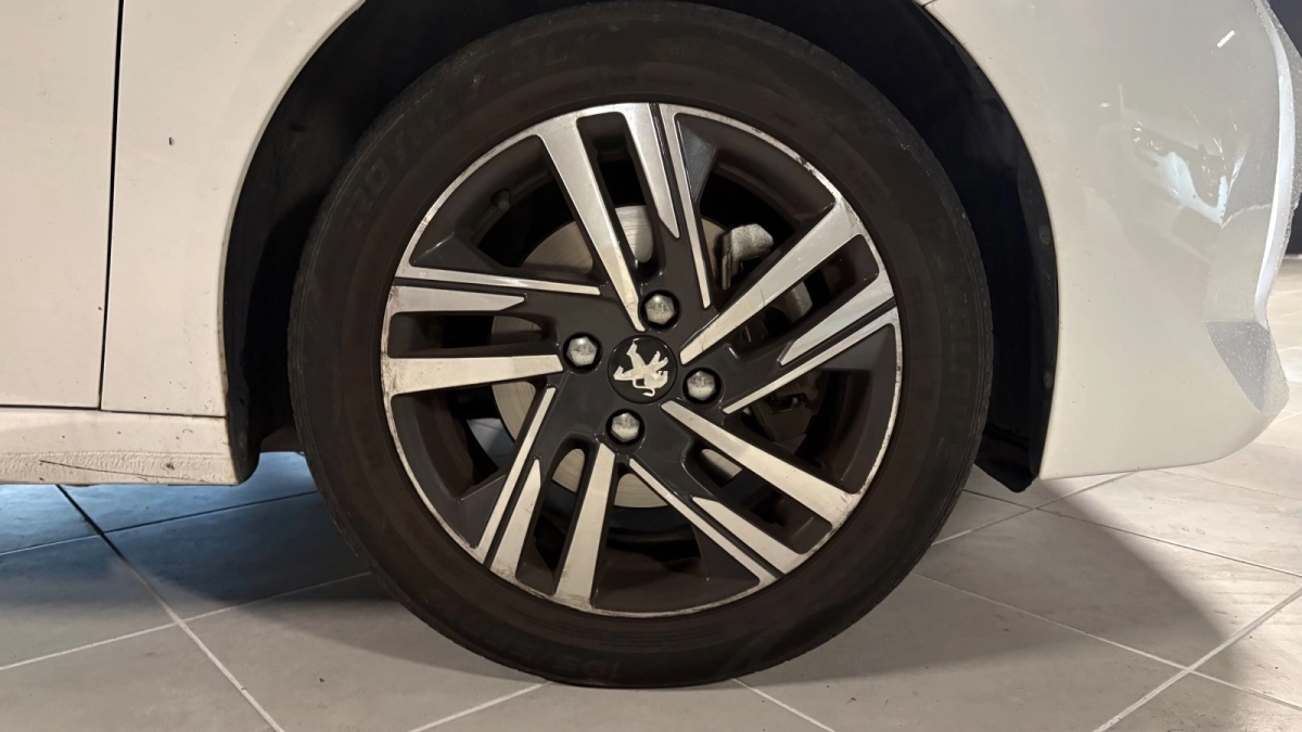 Peugeot 208 - photo 12