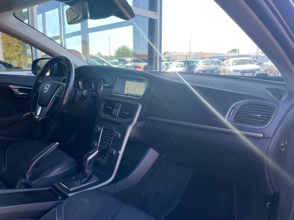 Volvo V40 - photo 9