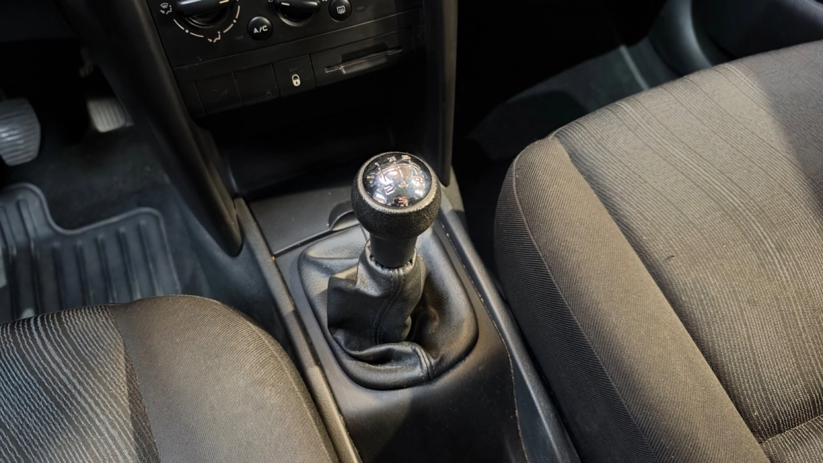 Peugeot 207 - photo 26