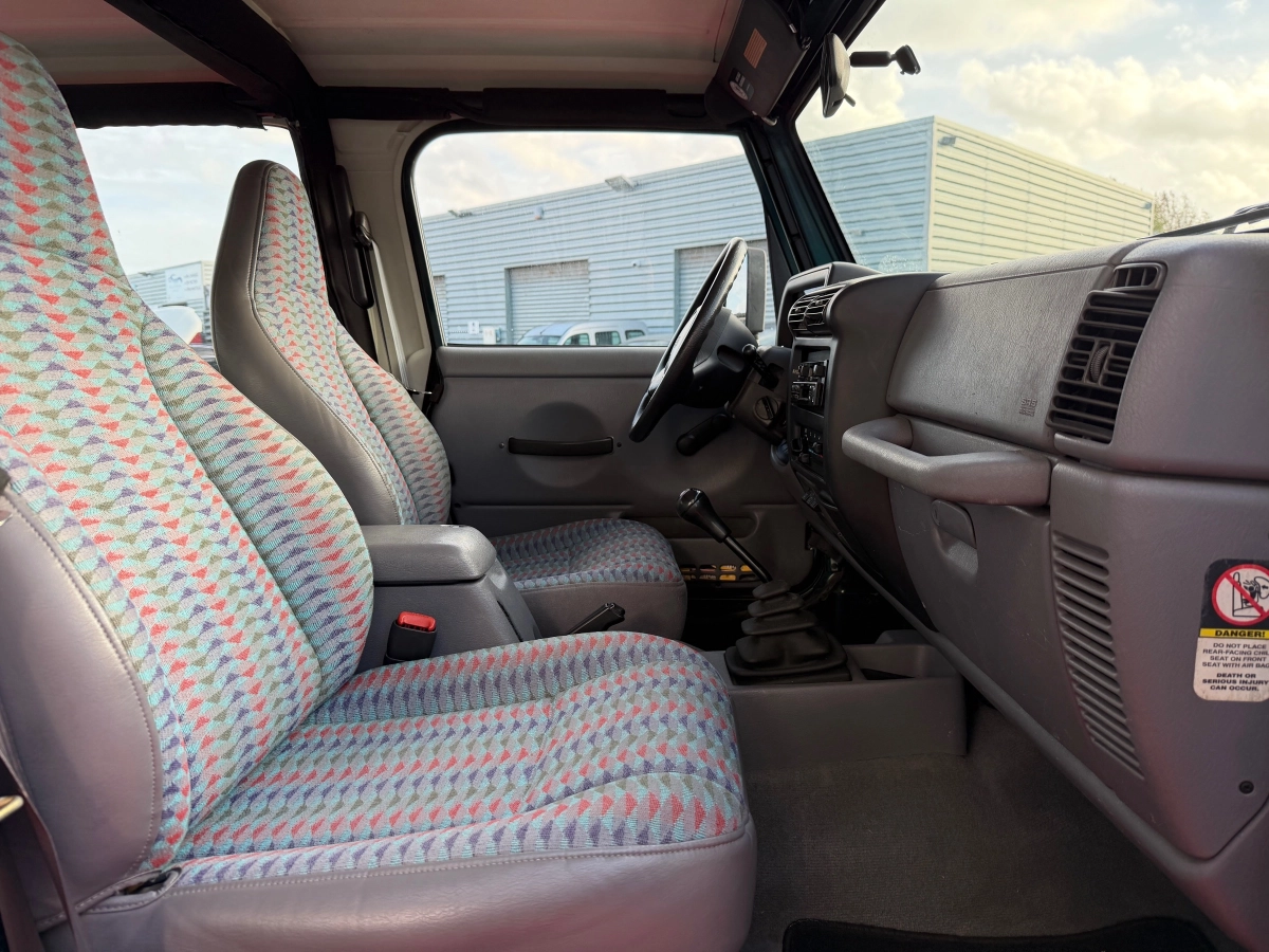 Jeep Wrangler - photo 11