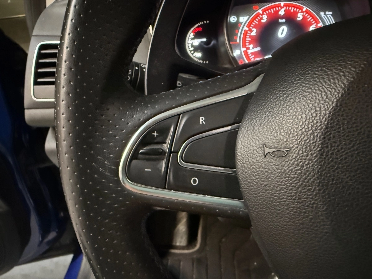 Renault Megane - photo 25