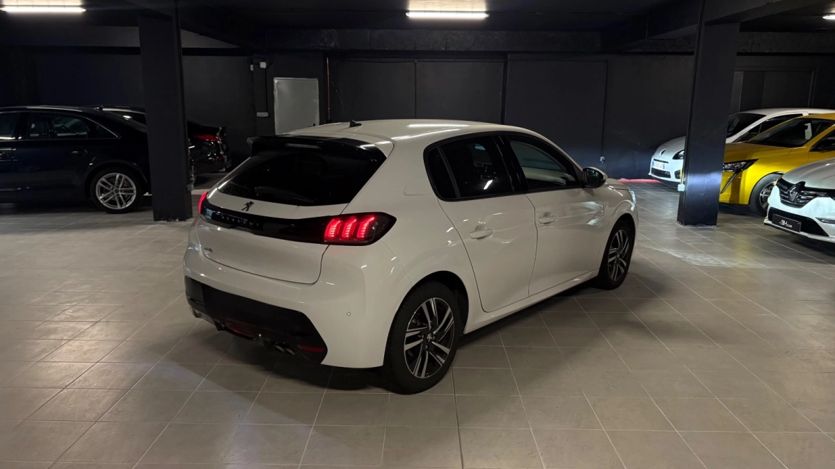 Peugeot 208 - photo 2