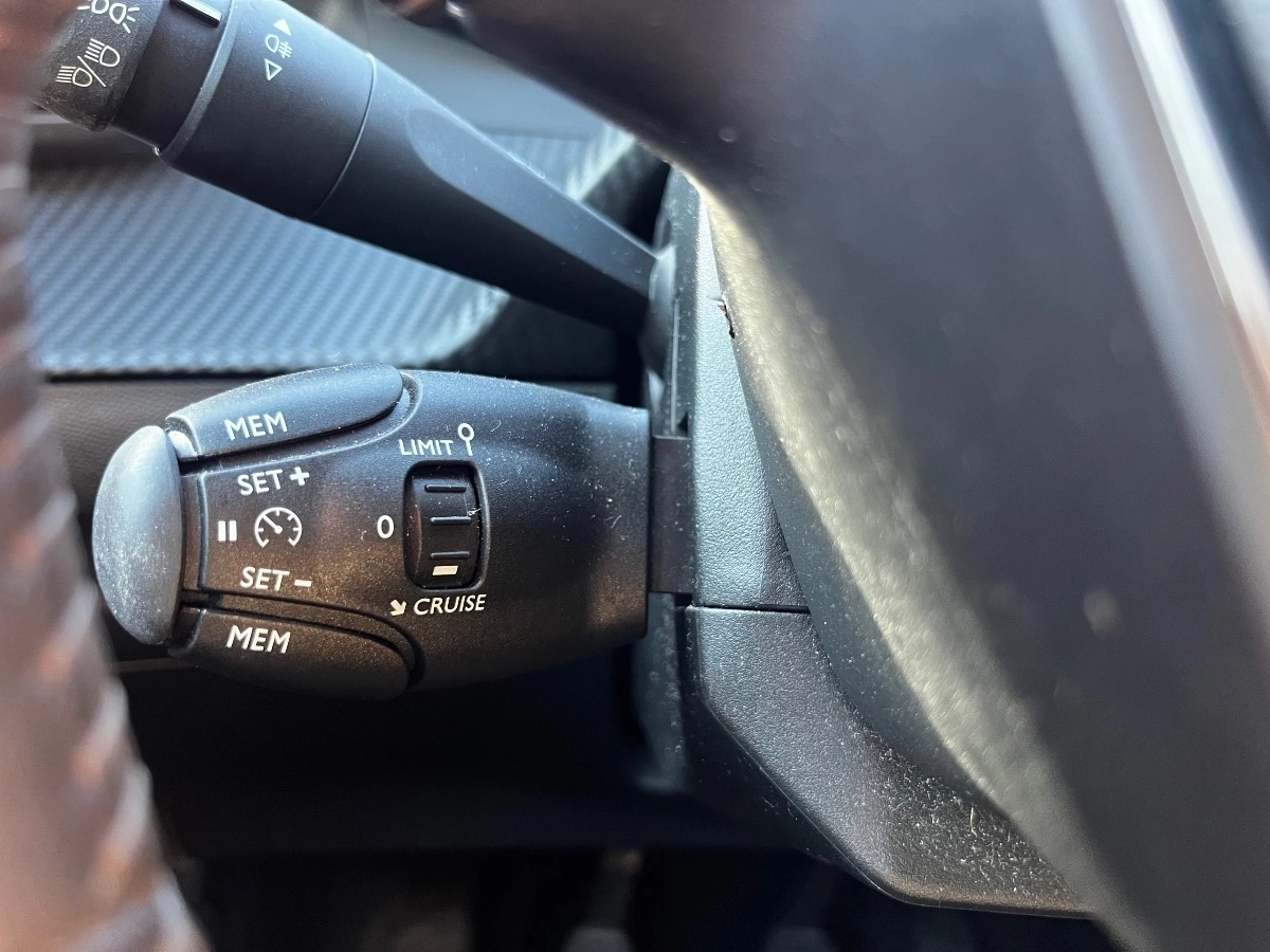 Peugeot 208 - photo 13