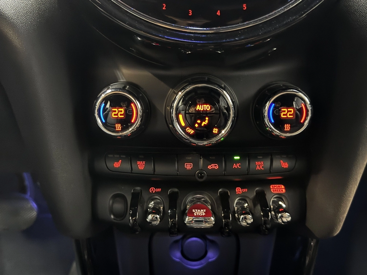 Mini Cabrio - photo 13
