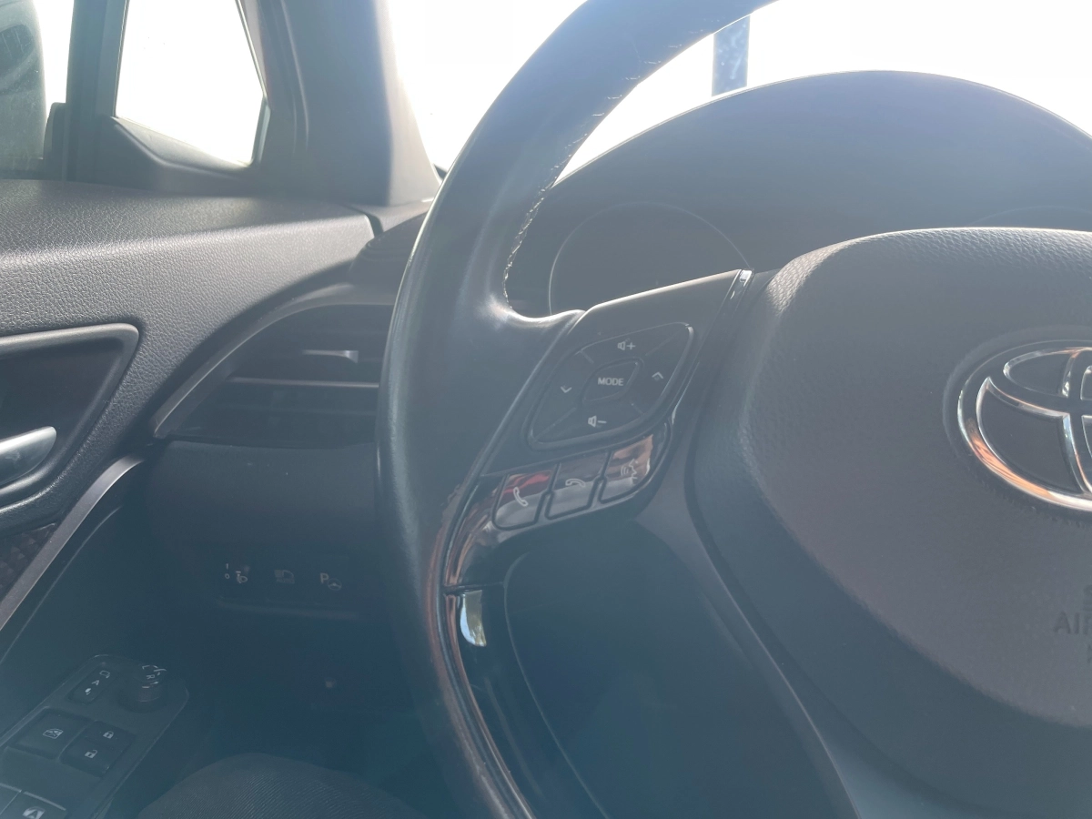 Toyota C-hr - photo 24