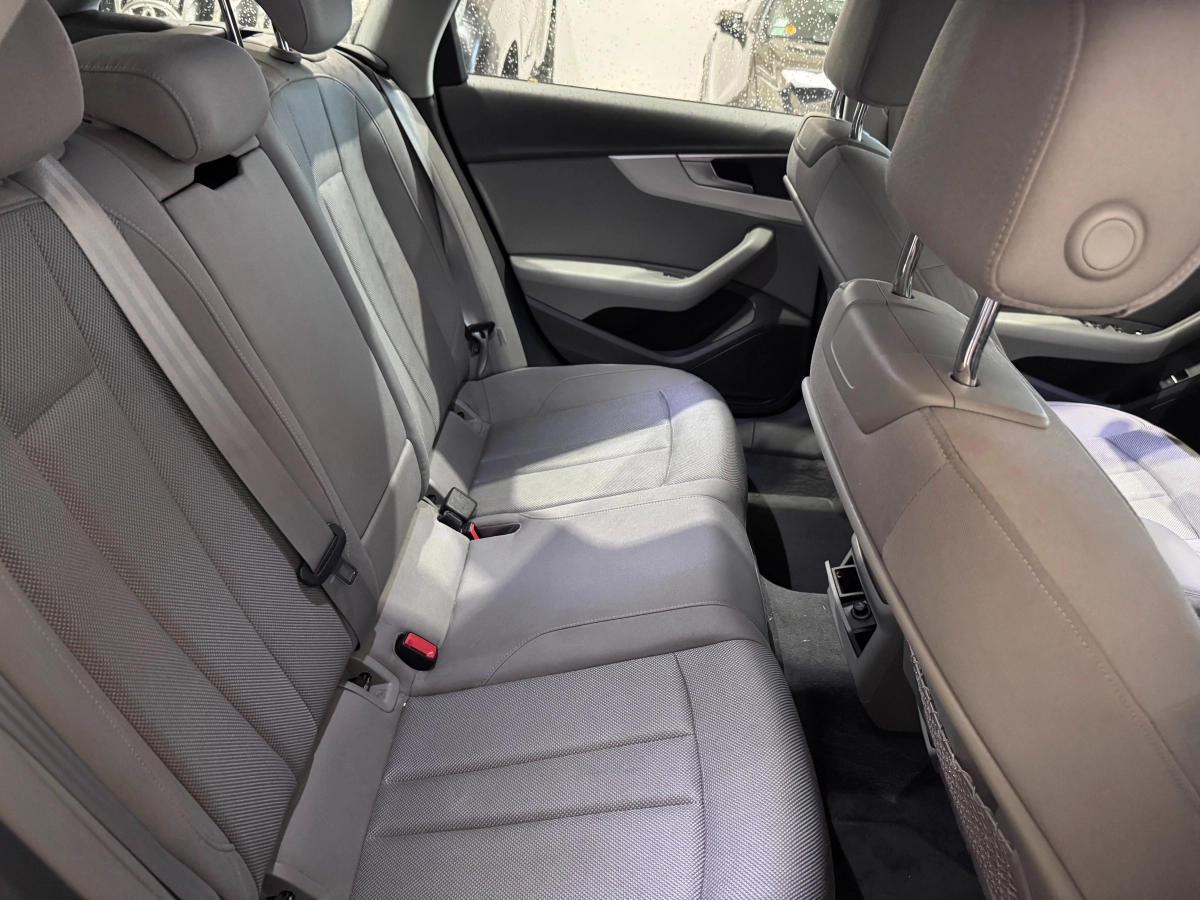 Audi A4 - photo 13