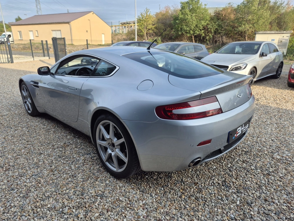 Aston Martin V8 Vantage - photo 22