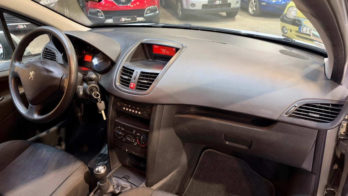 Peugeot 207 - photo 18
