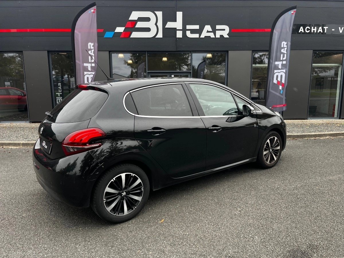 Peugeot 208 - photo 2