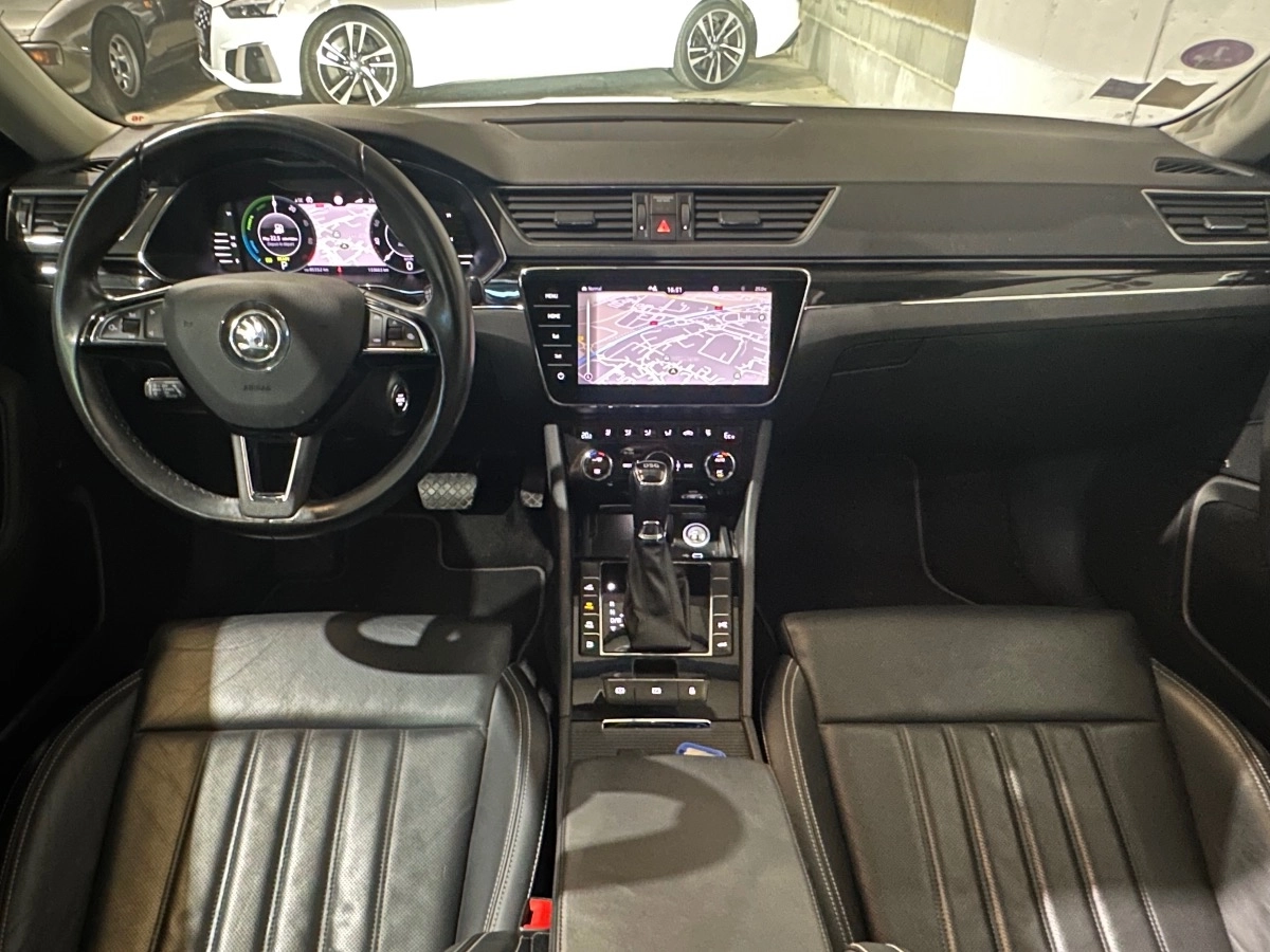 Skoda Superb - photo 11