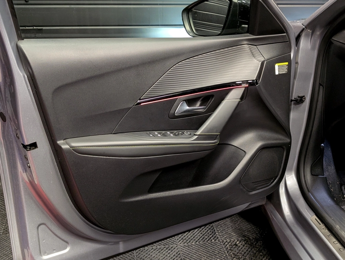 Peugeot 208 - photo 12