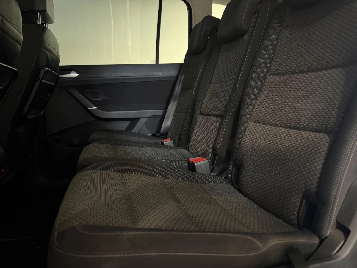 Volkswagen Touran - photo 17