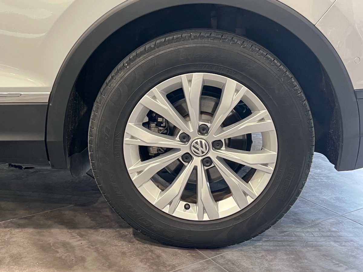 Volkswagen Tiguan - photo 28