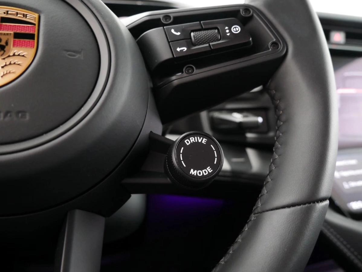 Porsche Cayenne Electrique 442ch 633km WLTP Toit Ouvrant/Attelage/Sport Sound/21“/Sièges 14/Volant Surfaces et Siège
