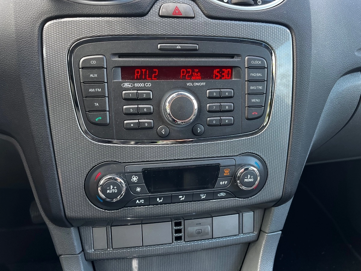 Ford Focus - photo 16
