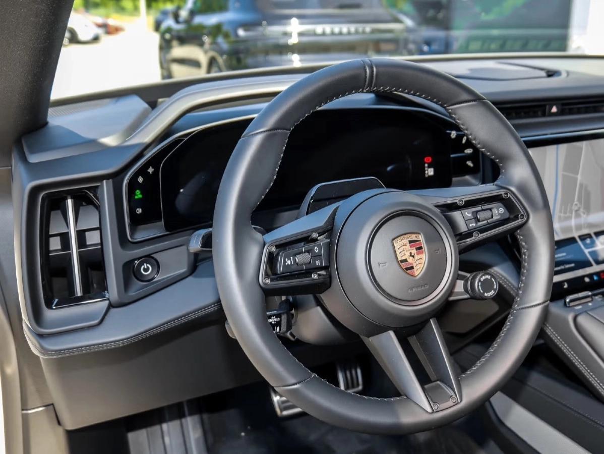 Porsche Cayenne Electrique 442ch 632km WLTP Toit Ouvrant/Attelage/Sport Sound/21“/Sièges 14/Volant Surfaces et Siège