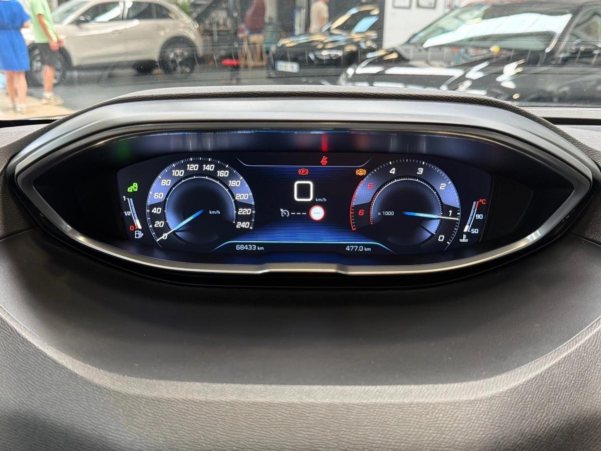 Peugeot 3008 1.5 HDI 130CV ALLURE 360°/ CARPLAY