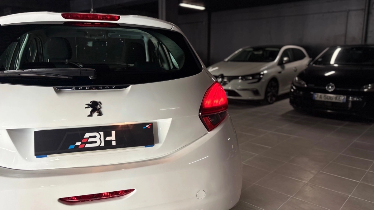 Peugeot 208 - photo 8
