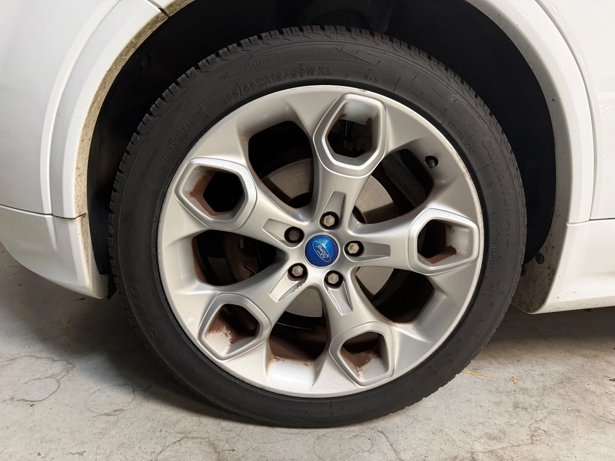 Ford Kuga - photo 9