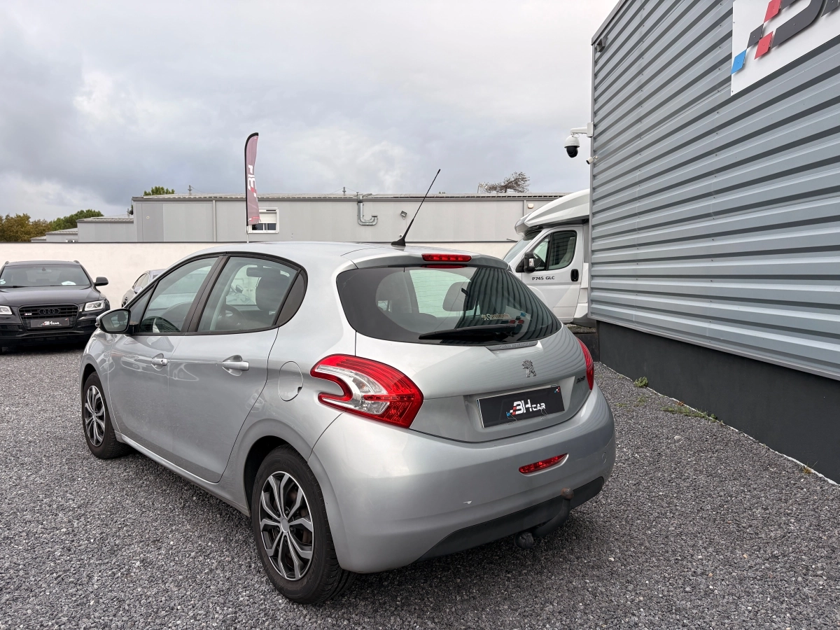 Peugeot 208 - photo 4