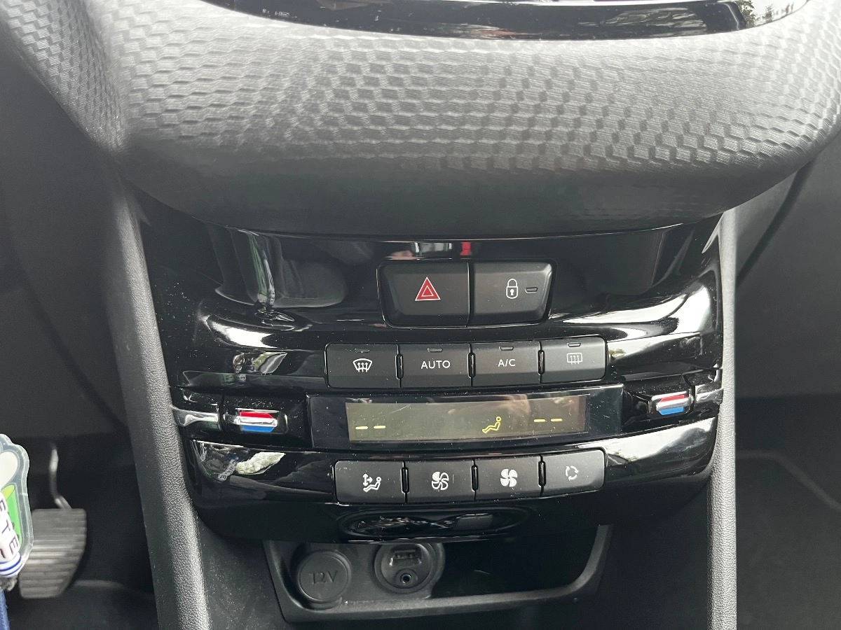 Peugeot 208 - photo 16