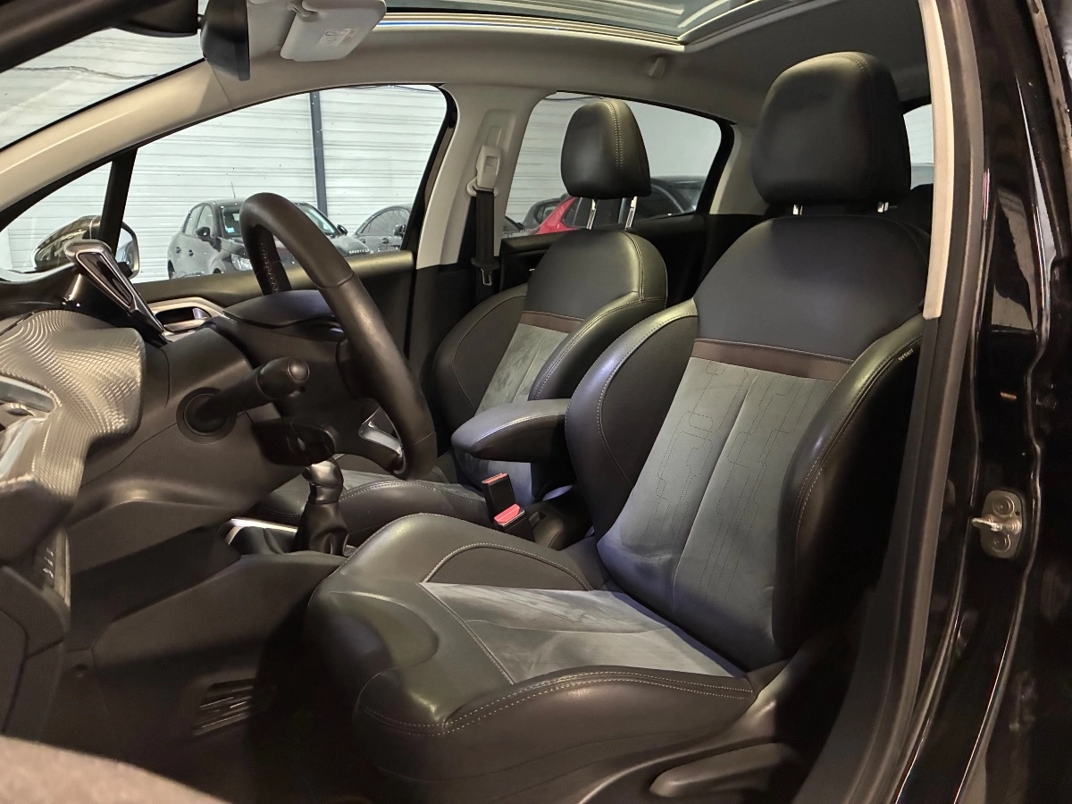 Peugeot 208 - photo 12