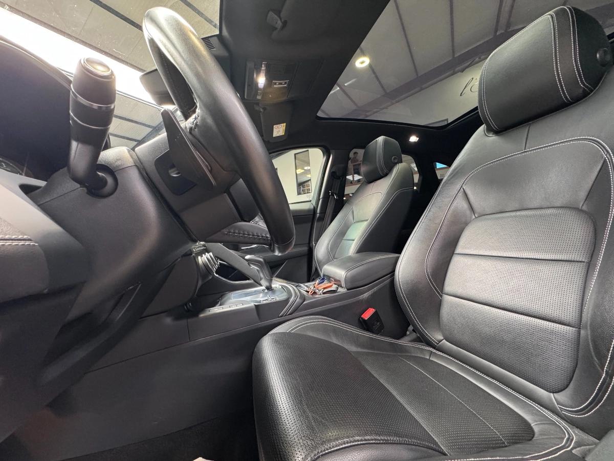 Jaguar E-pace 2.0 D240 240 R-DYNAMIC SE AWD BVA / TOIT PANO / MERIDIAN / SIEGES ELEC CHAUFFANTS