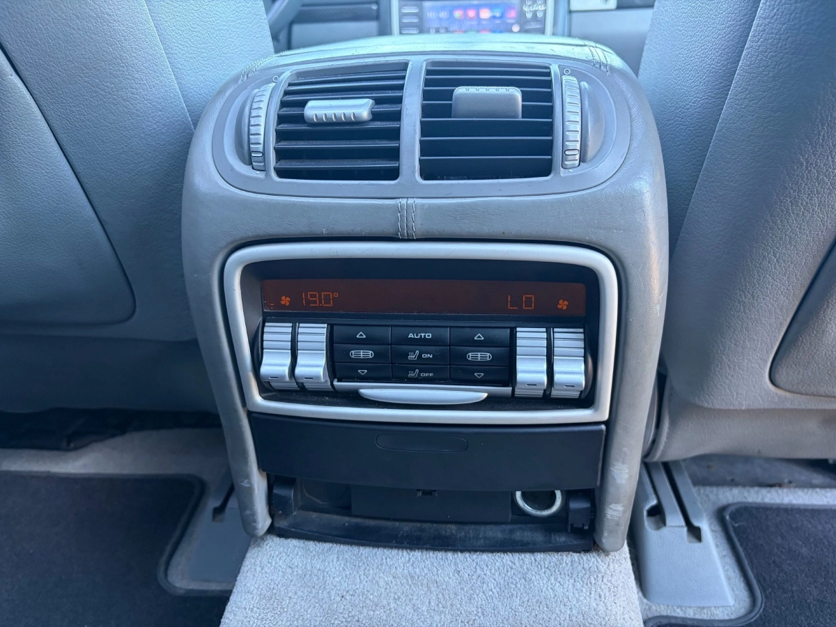 Porsche Cayenne - photo 24