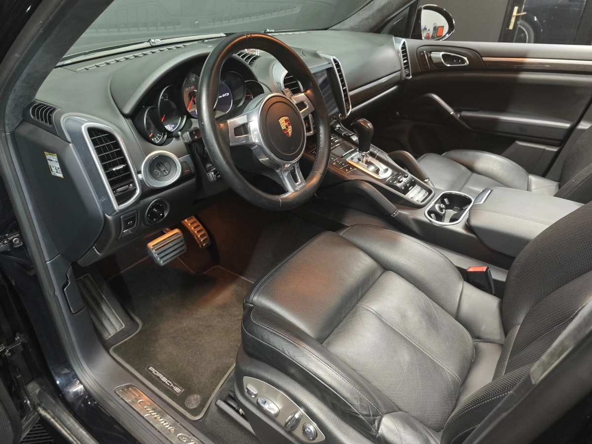 Porsche Cayenne - photo 18