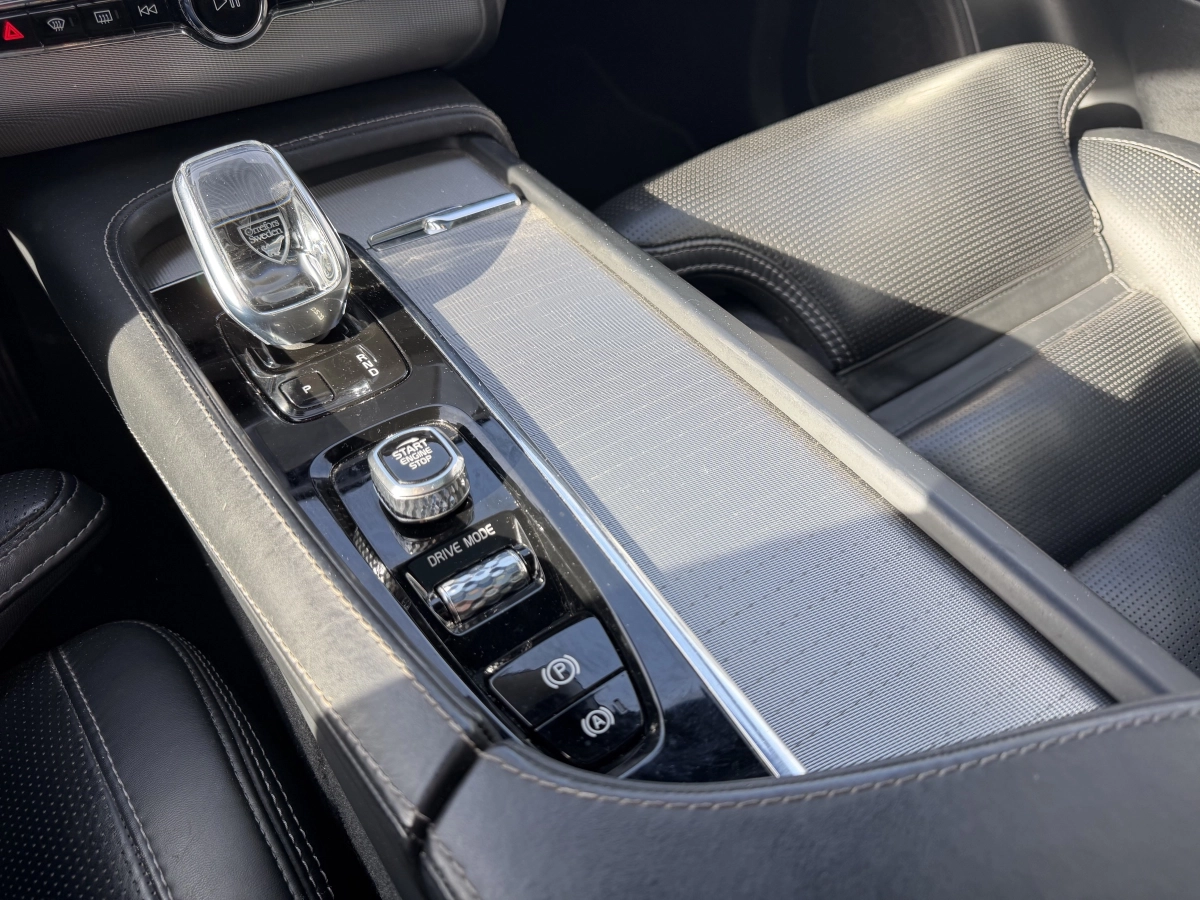 Volvo Xc90 - photo 13