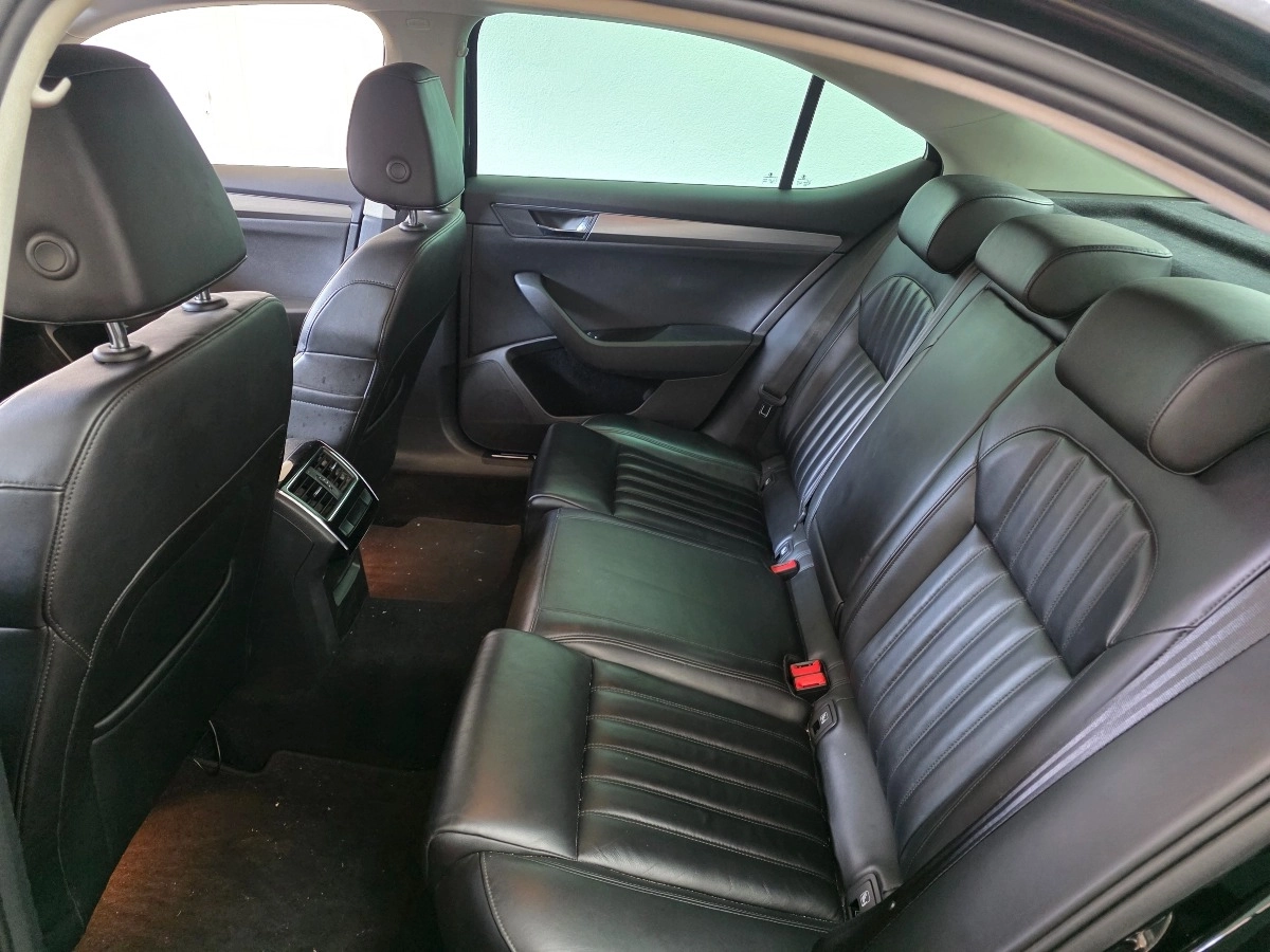 Skoda Superb - photo 8