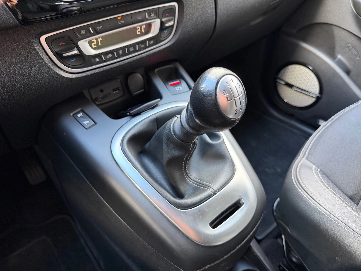 Renault Grand Scenic - photo 17