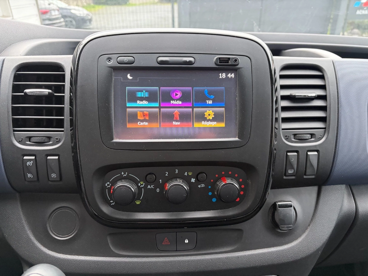 Opel Vivaro Vu - photo 11
