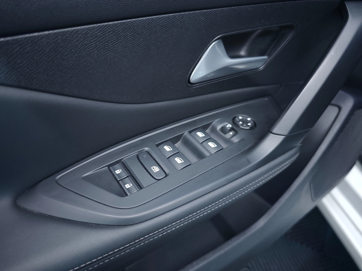Peugeot 308 - photo 23