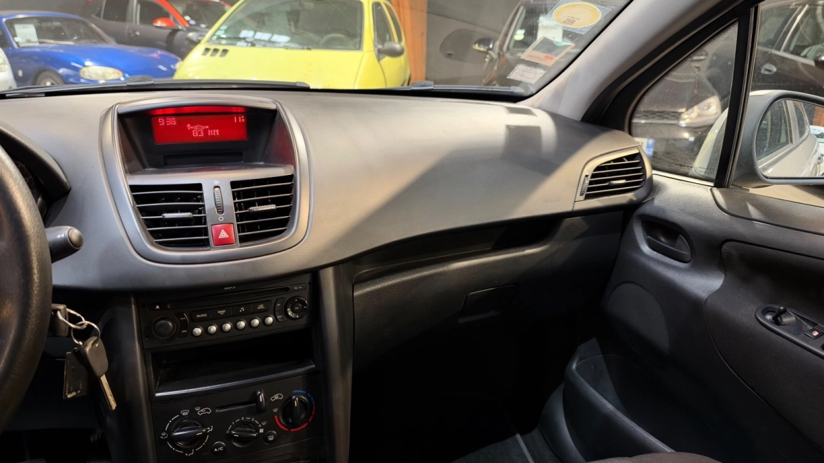 Peugeot 207 - photo 24