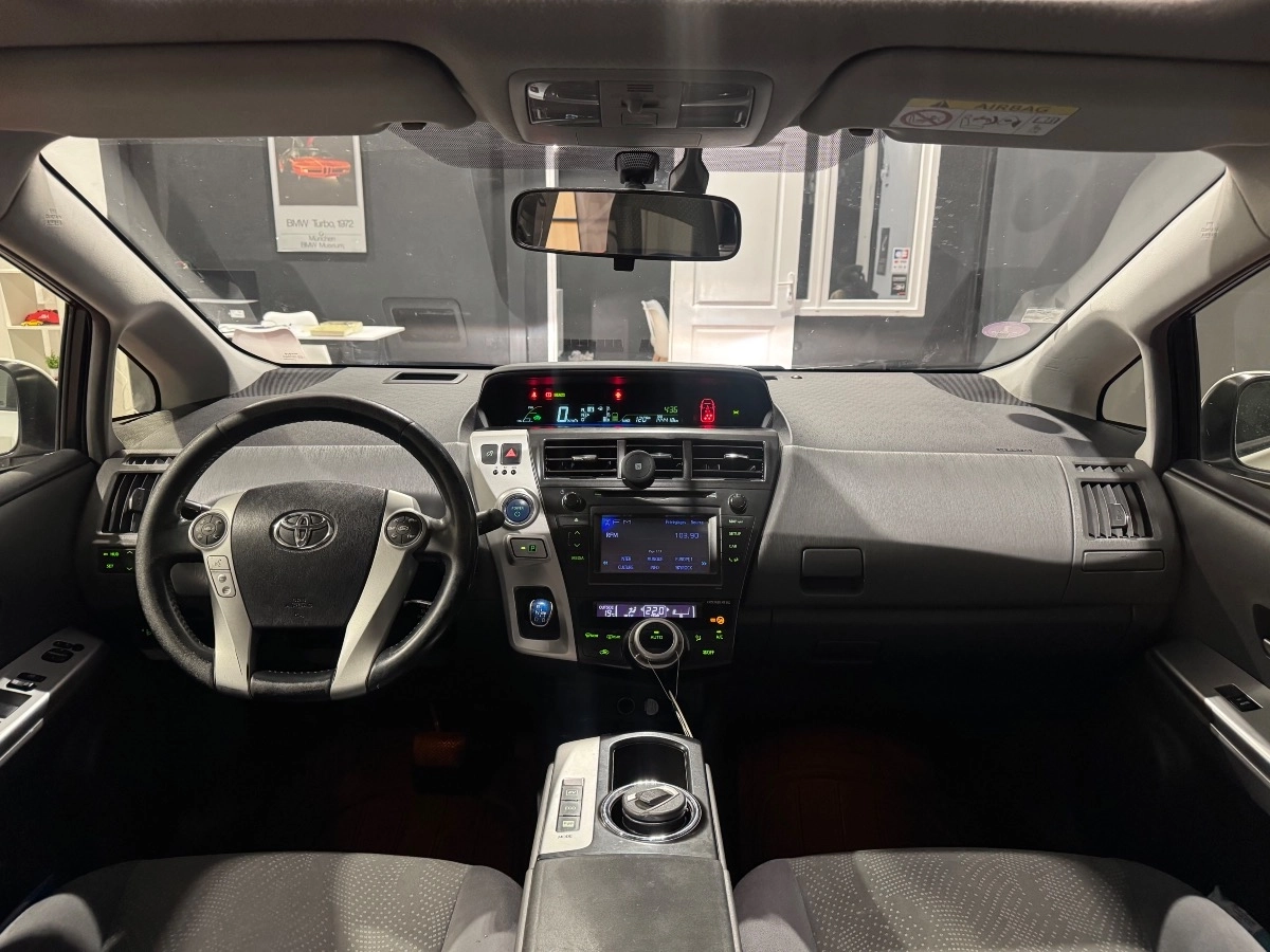 Toyota Prius Plus - photo 8