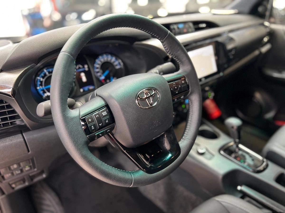 Toyota Hilux 2.8 D-4D 204 DOUBLE CABINE BVA INVINCIBLE 4WD /CAM360/JBL/CARPLAY