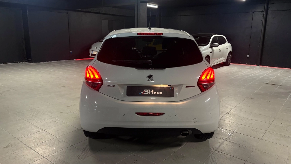 Peugeot 208 - photo 4