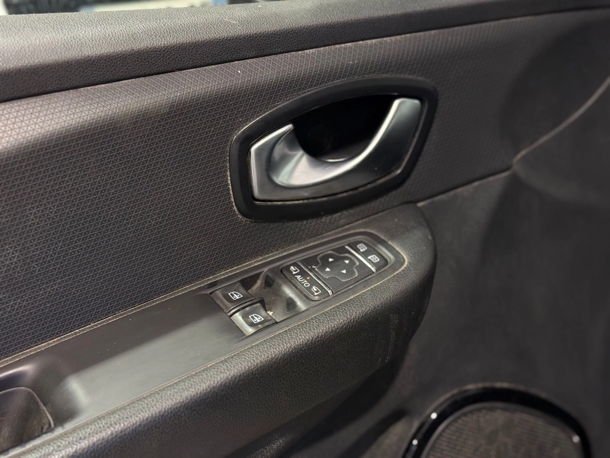 Renault Clio - photo 11