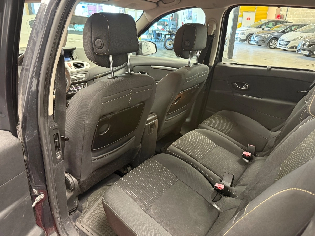 Renault Scenic - photo 11