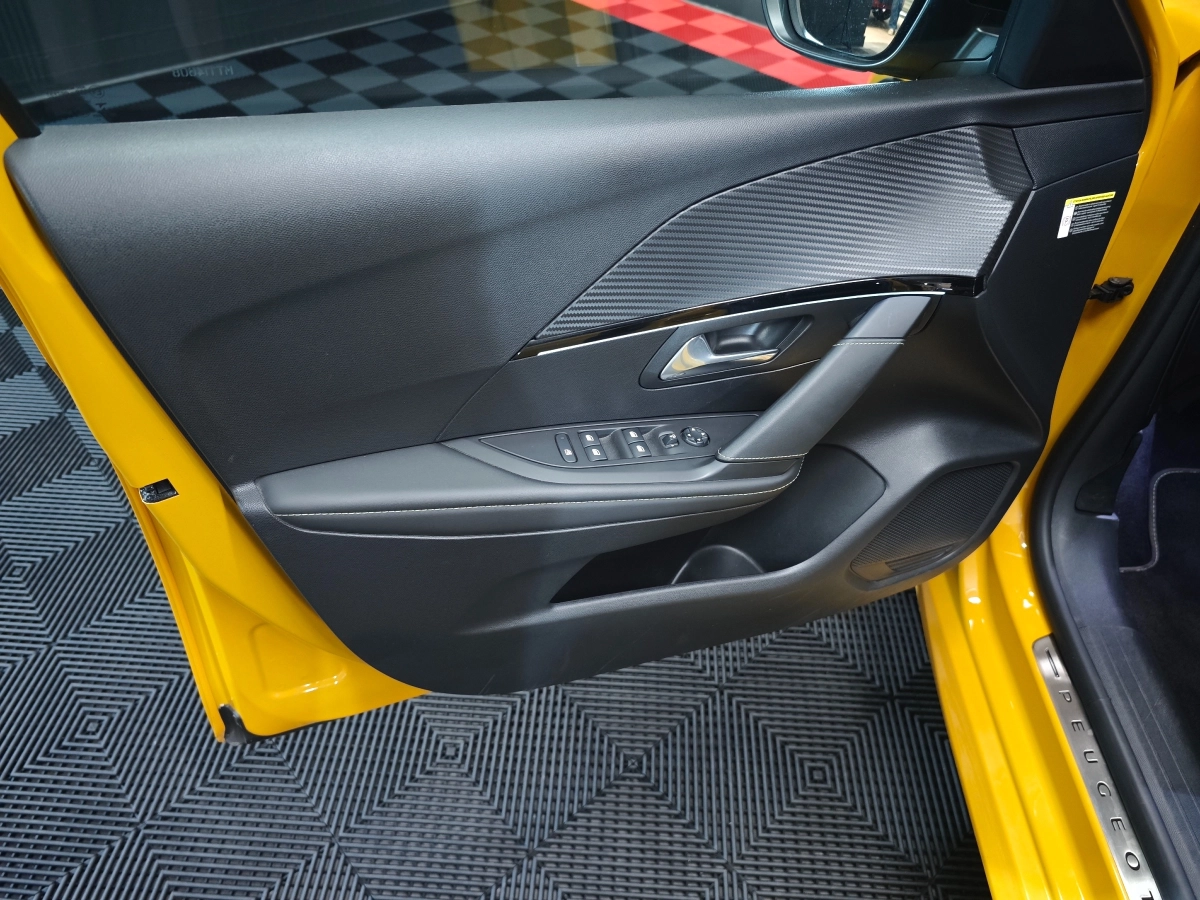 Peugeot 208 - photo 21