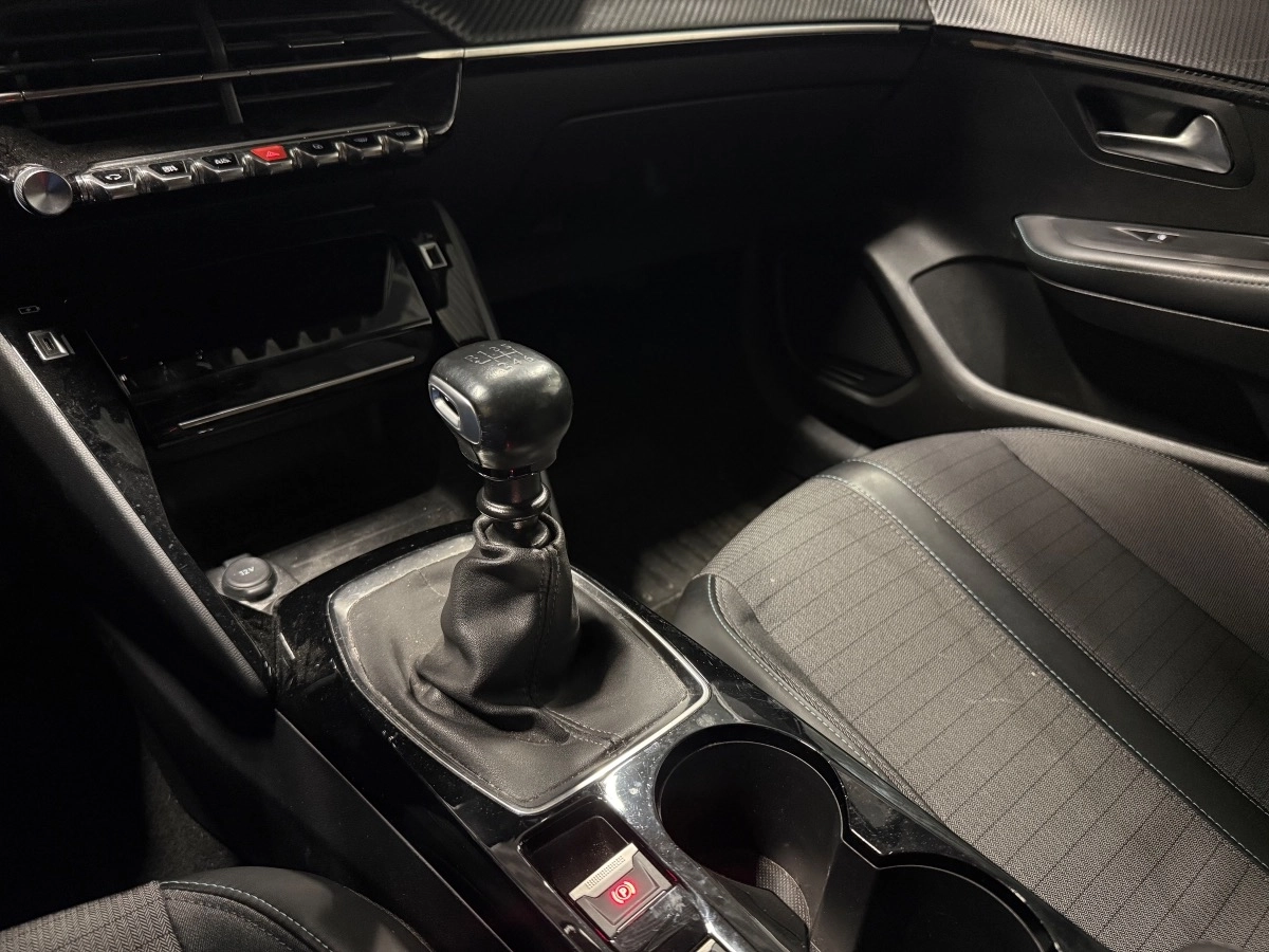 Peugeot 208 - photo 16